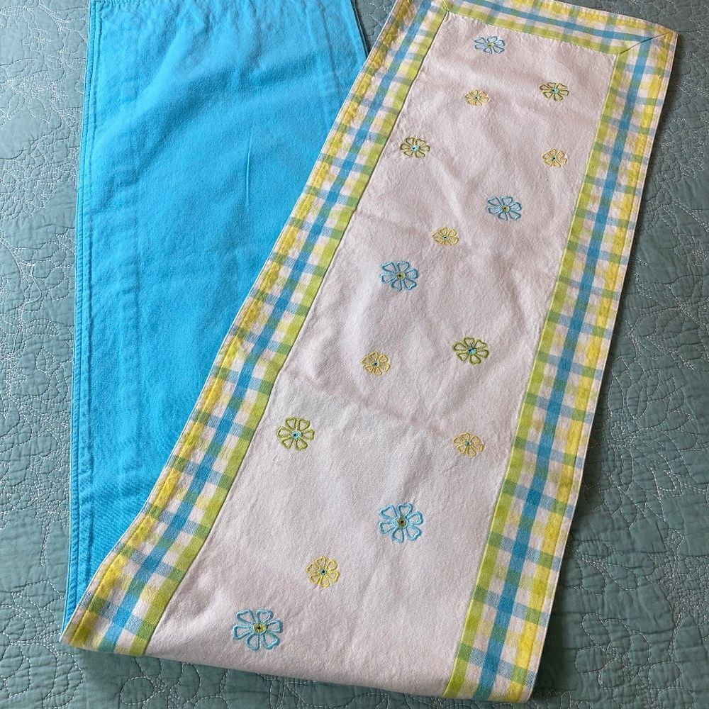 Table Runner w/ embroidered flowers Blue green yellow